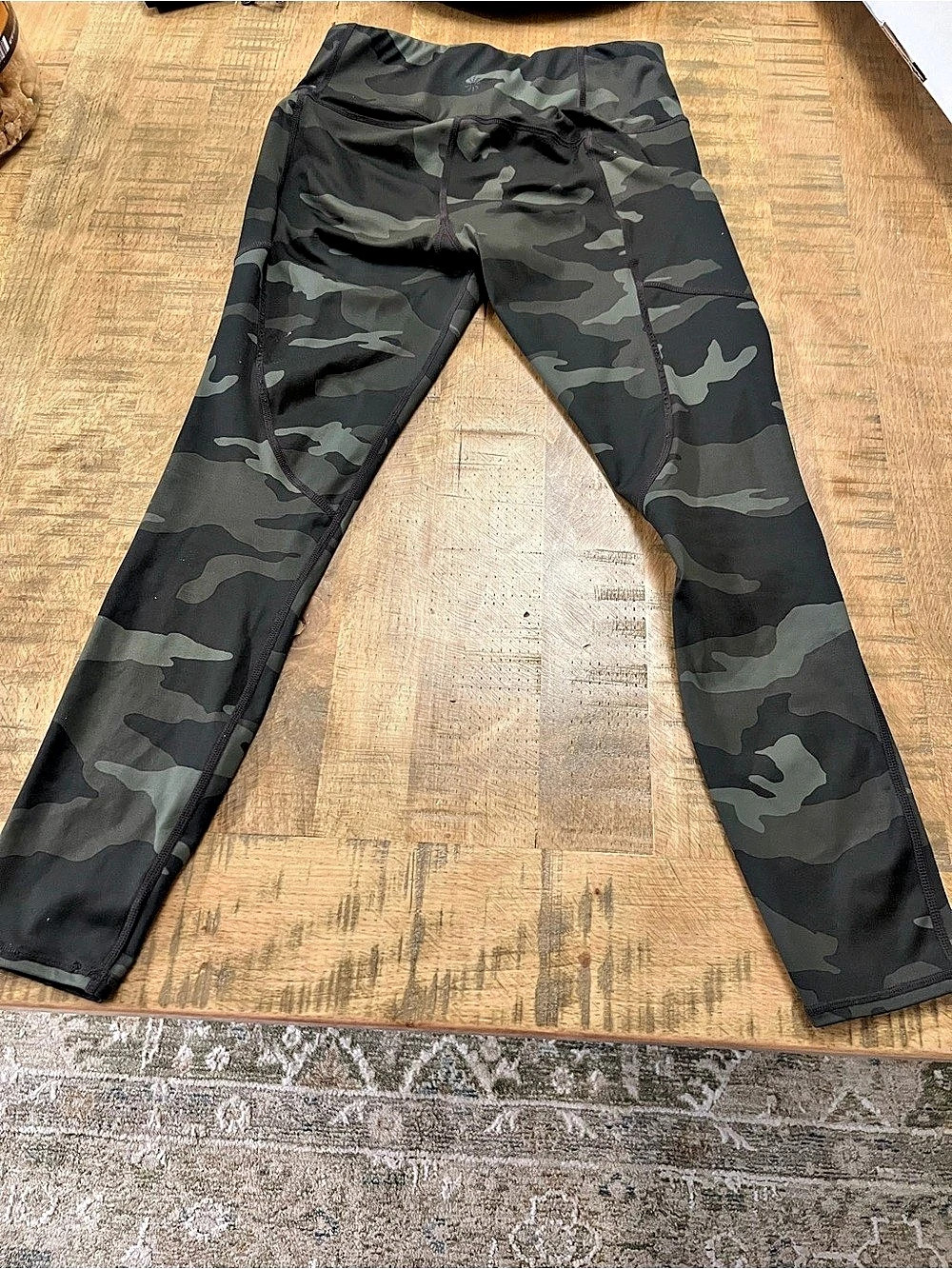 Athleta Camo Contender 7/8 Tight in PowerLift Black & Green